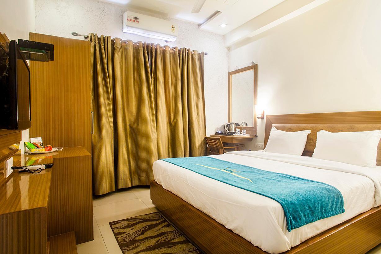 Hotel Poonam Plaza Agra  Exterior foto